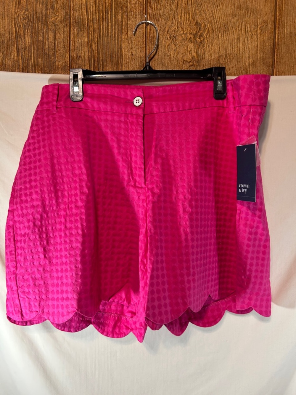 crown & ivy Hot Pink Scalloped Hem Women's Shorts